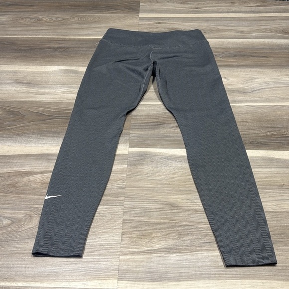 Nike gray athletic leggings size medium - Picture 8 of 10